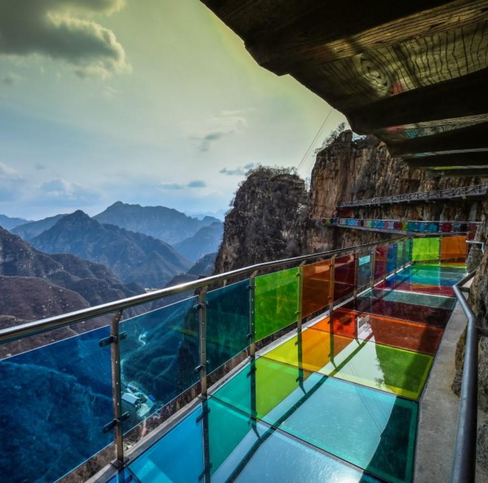 Rainbow glass cliff utilizes a mix of Vanceva's foundational colors 